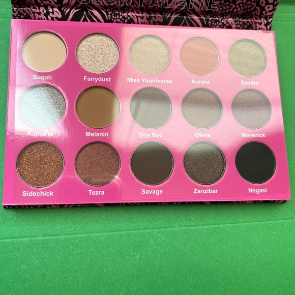 SASSY JONES EYESHA GLOW PALETTE - Picture 8 of 10